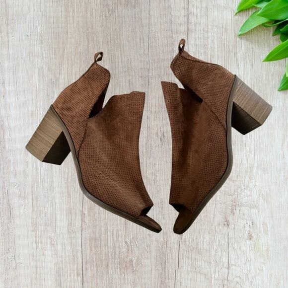 NEW Universal Thread peep toe suede booties - Picture 1 of 9